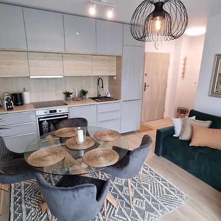 Apartament Mlody Gdansk - Bezplatny Parking, Mocne Wifi, Dobre Polaczenie Z Lotniskiem Exteriör bild