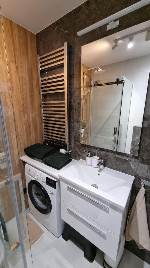 Apartament Mlody Gdansk - Bezplatny Parking, Mocne Wifi, Dobre Polaczenie Z Lotniskiem Exteriör bild